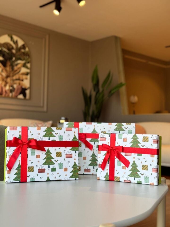 Kolix 3'lü Yılbaşı Temalı Dekoratif Fiyonklu Hediye Kutusu Çam Ağacı Happy New Year Noel Kutu