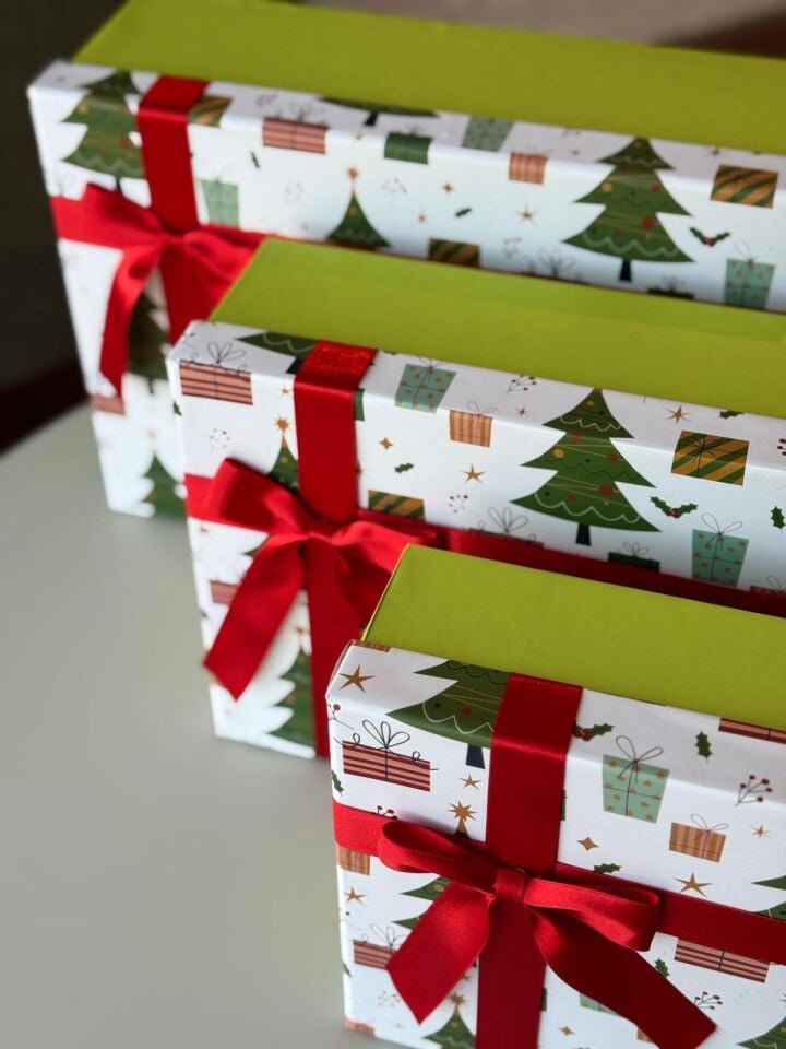 Kolix 3'lü Yılbaşı Temalı Dekoratif Fiyonklu Hediye Kutusu Çam Ağacı Happy New Year Noel Kutu